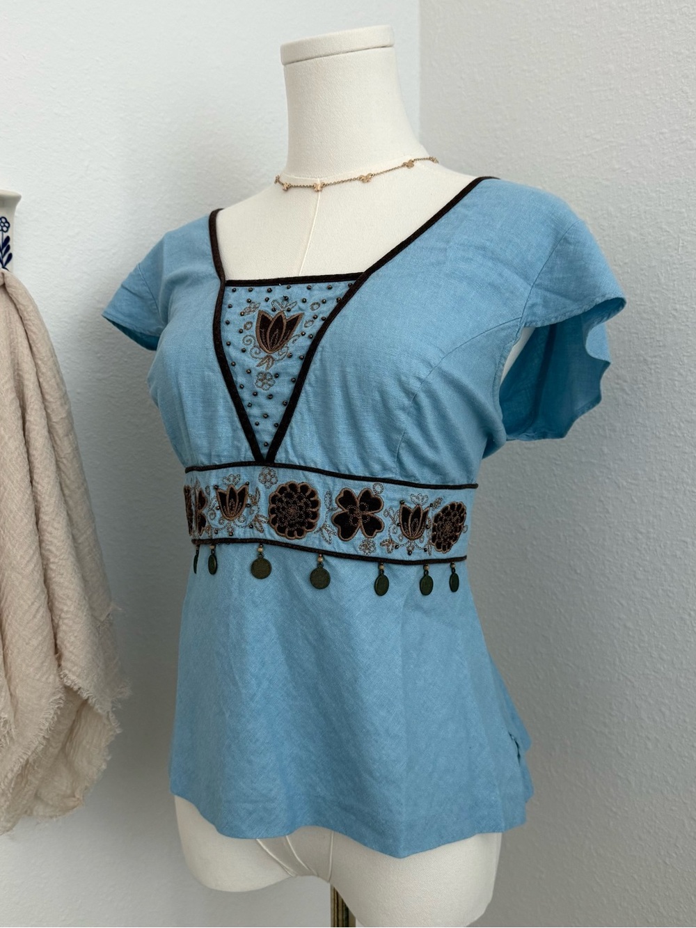 Sangria Linen Blend Embroidered Coin Trim Boho Festival Top 14